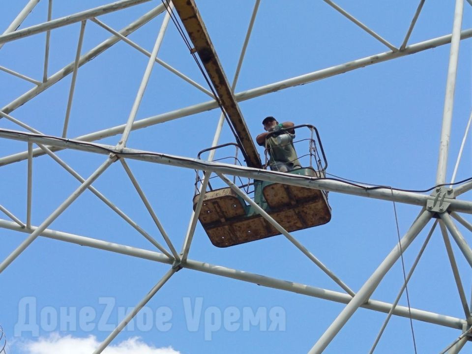 "Веселый планер" за 12 миллионов: в парке Щербакова установили новый аттракцион "Веселый планер" за 12 миллионов: в парке Щербакова установили новый аттракцион