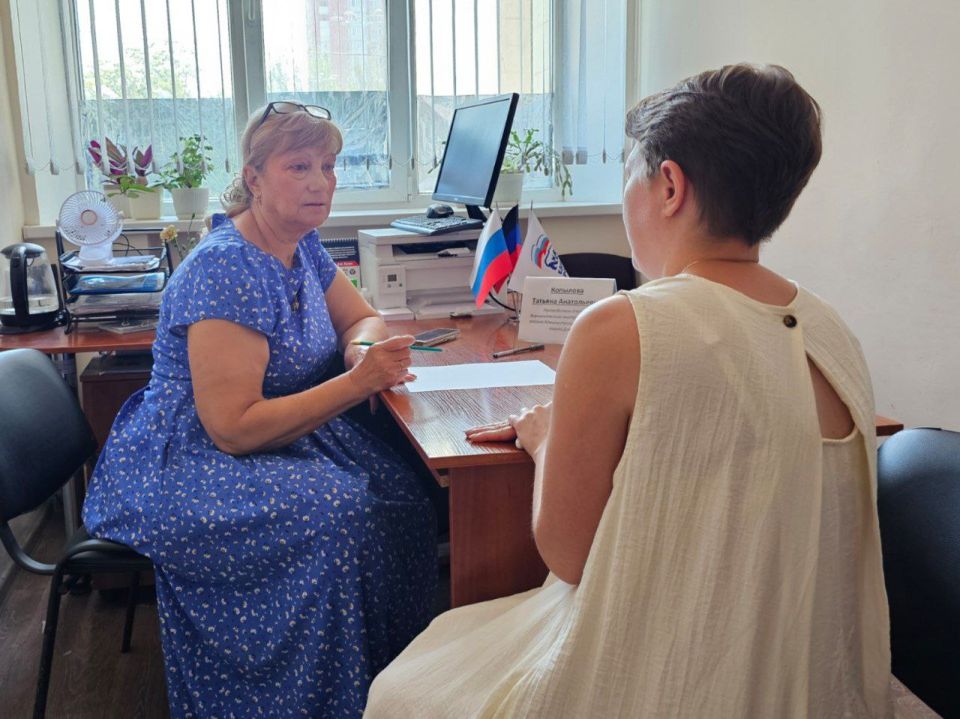 Сегодня, 22 июля, в общественной приёмной Партии «Единая Россия» Ворошиловского района города Донецка личный приём провела руководитель Управы Ворошиловского внутригородского района Администрации городского округа Донецк... Сегодня, 22 июля, в общественной приёмной Партии «Единая Россия» Ворошиловского района города Донецка личный приём провела руководитель Управы Ворошиловского внутригородского района Администрации городского округа Донецк...
