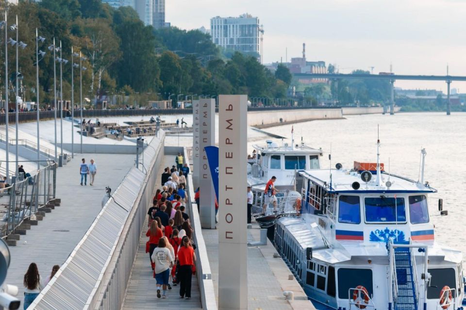 Участники «Университетских смен» из ДНР прокатились на пароходе по реке Кама Участники «Университетских смен» из ДНР прокатились на пароходе по реке Кама