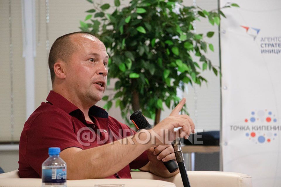 В Донецке провели урок мужества для участников Движения Первых В Донецке провели урок мужества для участников Движения Первых