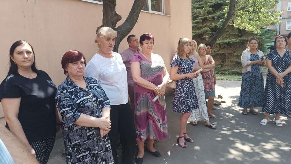 Валентина Харлашка: Сегодня, 23 июля, совместно с коллегами провела встречу с населением во дворе библиотеки им. А.С. Пушкина в Советском внутригородском районе Макеевки Валентина Харлашка: Сегодня, 23 июля, совместно с коллегами провела встречу с населением во дворе библиотеки им. А.С. Пушкина в Советском внутригородском районе Макеевки
