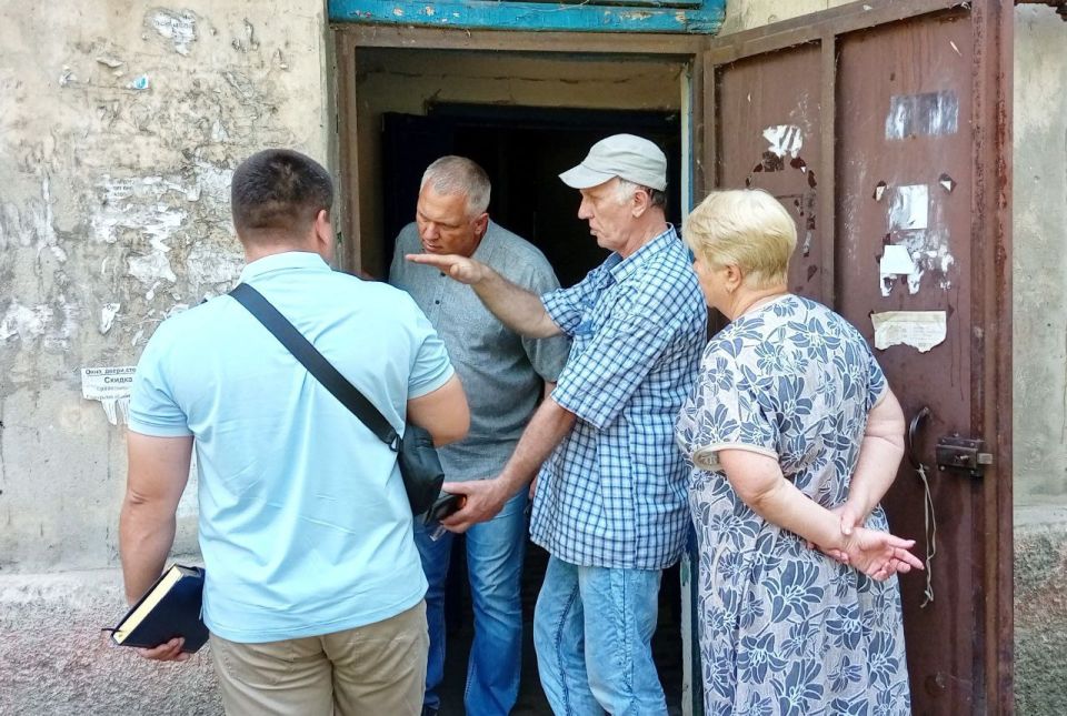 Наталья Бегуненко: В Петровском районе по проекту «УПРАВДОМ» партии Единая Россия организован комиссионный выезд в составе сотрудников Управы Петровского внутригородского района Администрации городского округа Донецк и... Наталья Бегуненко: В Петровском районе по проекту «УПРАВДОМ» партии Единая Россия организован комиссионный выезд в составе сотрудников Управы Петровского внутригородского района Администрации городского округа Донецк и...