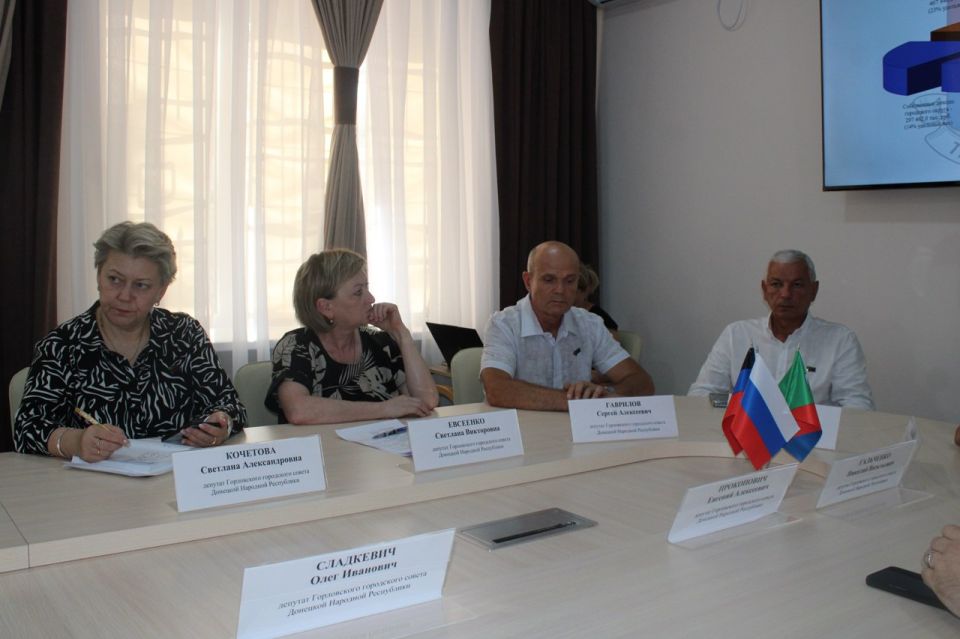 Роман Конев: В среду, 23 июля 2025 года, провёл пятьдесят первое заседание Горловского городского совета Донецкой Народной Республики первого созыва Роман Конев: В среду, 23 июля 2025 года, провёл пятьдесят первое заседание Горловского городского совета Донецкой Народной Республики первого созыва