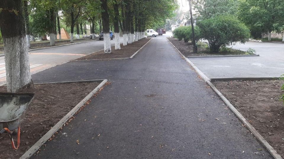 Регионы-шефы выполнили завершающие этапы дорожных работ в Торезе и Старобешевском округе Регионы-шефы выполнили завершающие этапы дорожных работ в Торезе и Старобешевском округе