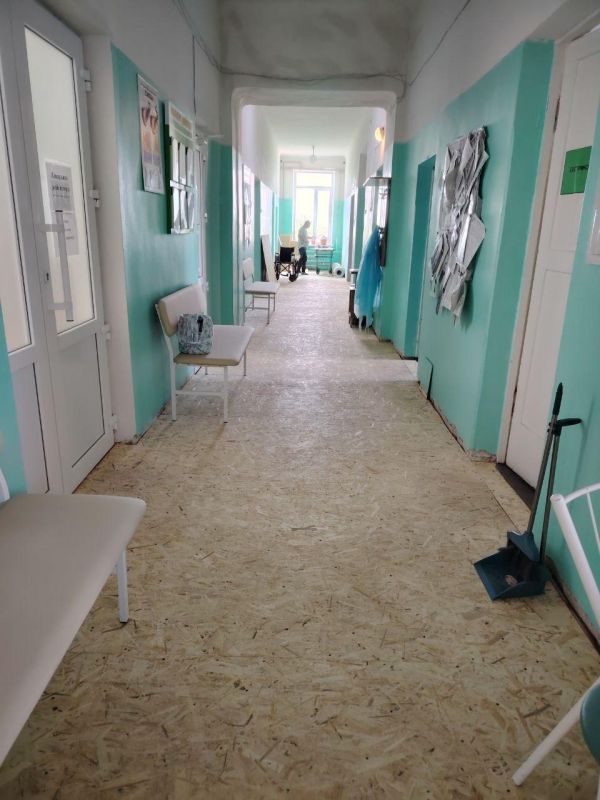 Благодаря строительным материалам из Владимирской области в больнице Кировского ремонтируют полы Благодаря строительным материалам из Владимирской области в больнице Кировского ремонтируют полы