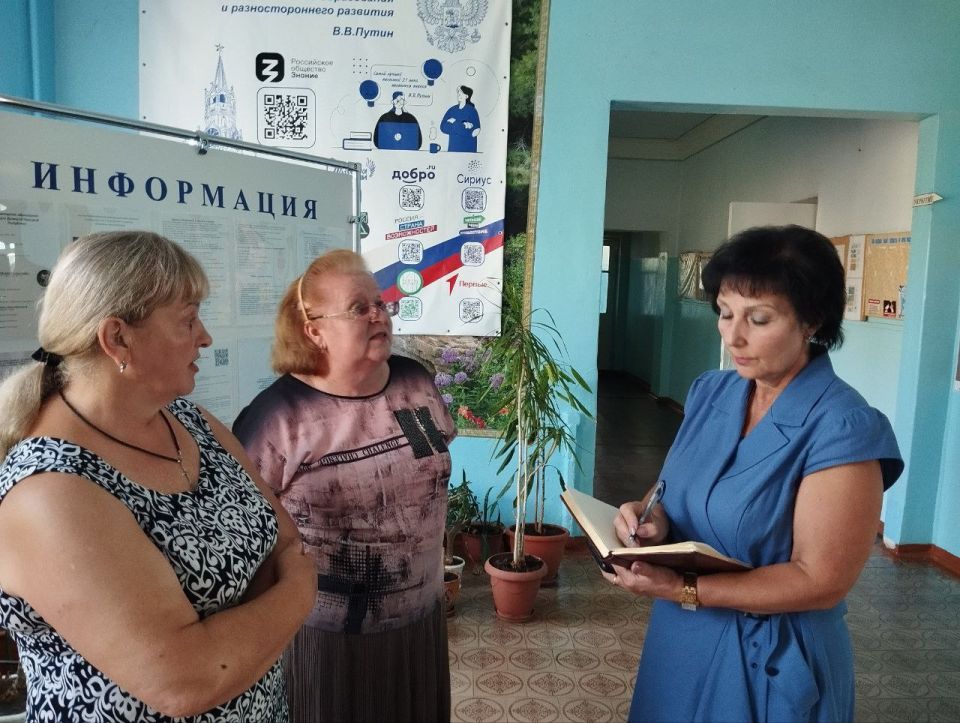 Валентина Харлашка: В ходе встречи с трудовым коллективом школы № 77 Макеевки обсудили вопросы водоснабжения, ремонта дорог и подготовки к новому учебному году Валентина Харлашка: В ходе встречи с трудовым коллективом школы № 77 Макеевки обсудили вопросы водоснабжения, ремонта дорог и подготовки к новому учебному году