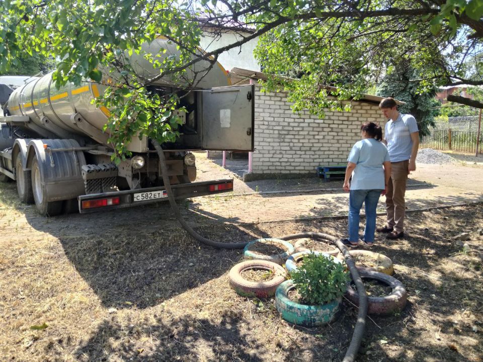 В Кировском внутригородском районе организован подвоз воды В Кировском внутригородском районе организован подвоз воды