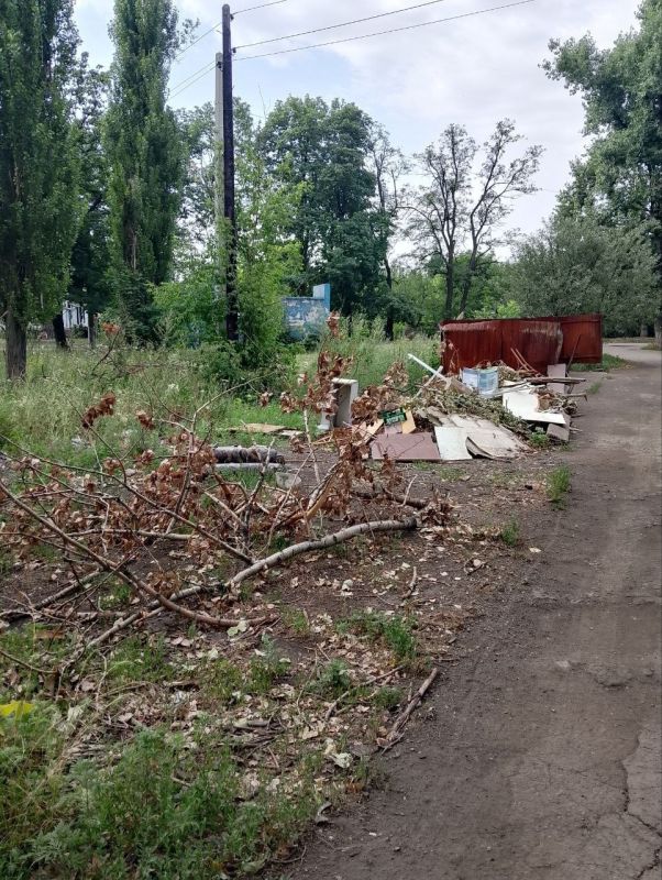 Сергей Желновач: С целью улучшения санитарного состояния городского округа Дебальцево, во исполнение поручения Главы Донецкой Народной Республики Дениса Владимировича Пушилина о вывозе несанкционированных свалок и... Сергей Желновач: С целью улучшения санитарного состояния городского округа Дебальцево, во исполнение поручения Главы Донецкой Народной Республики Дениса Владимировича Пушилина о вывозе несанкционированных свалок и...