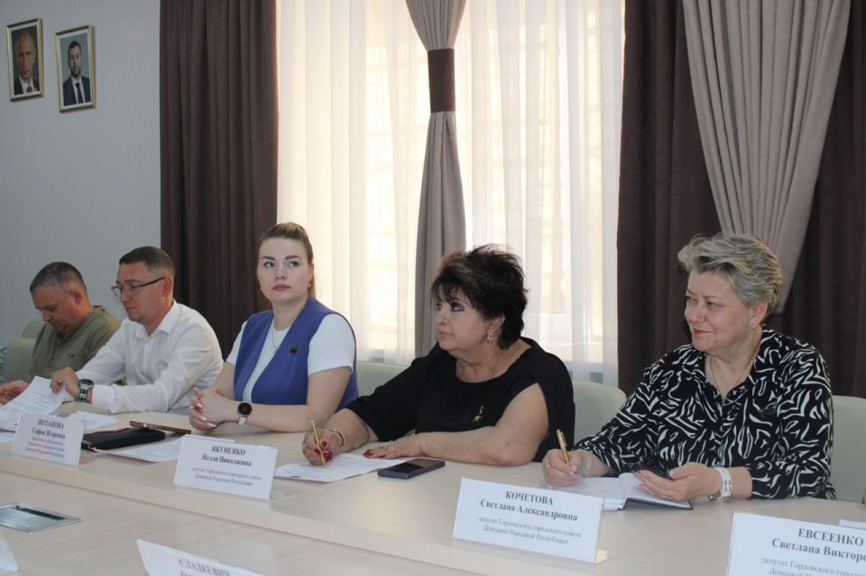 Роман Конев: В среду, 23 июля 2025 года, провёл пятьдесят первое заседание Горловского городского совета Донецкой Народной Республики первого созыва Роман Конев: В среду, 23 июля 2025 года, провёл пятьдесят первое заседание Горловского городского совета Донецкой Народной Республики первого созыва