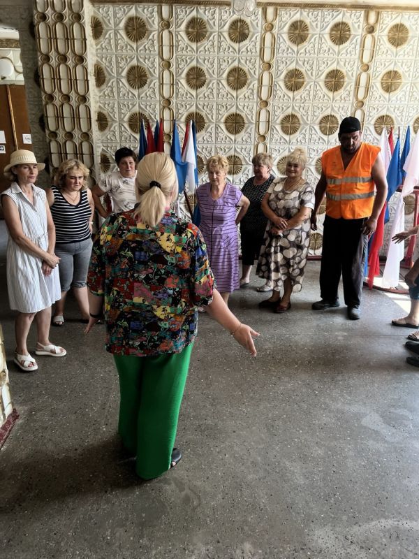 Встреча в пгт Мирное. В пгт Мирное по ул. Ленина проведена встреча заведующей Мирненским территориальным сектором с жителями на подведомственной территории Встреча в пгт Мирное. В пгт Мирное по ул. Ленина проведена встреча заведующей Мирненским территориальным сектором с жителями на подведомственной территории