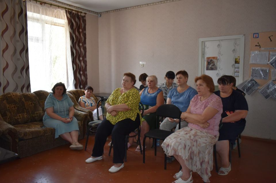 Заместитель председателя Амвросиевского муниципального совета, депутат Юрий Толок, провел встречу с коллективом Центра социального обслуживания населения Заместитель председателя Амвросиевского муниципального совета, депутат Юрий Толок, провел встречу с коллективом Центра социального обслуживания населения