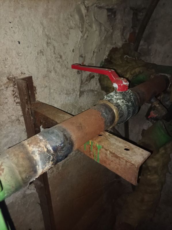 Вода — основа жизни!. Более 50 депутатов каждый день лично контролируют устранение аварий на сетях водоснабжения - вместе с коммунальными службами и представителями муниципалитетов уже удалось устранить более 200 порывов Вода — основа жизни!. Более 50 депутатов каждый день лично контролируют устранение аварий на сетях водоснабжения - вместе с коммунальными службами и представителями муниципалитетов уже удалось устранить более 200 порывов