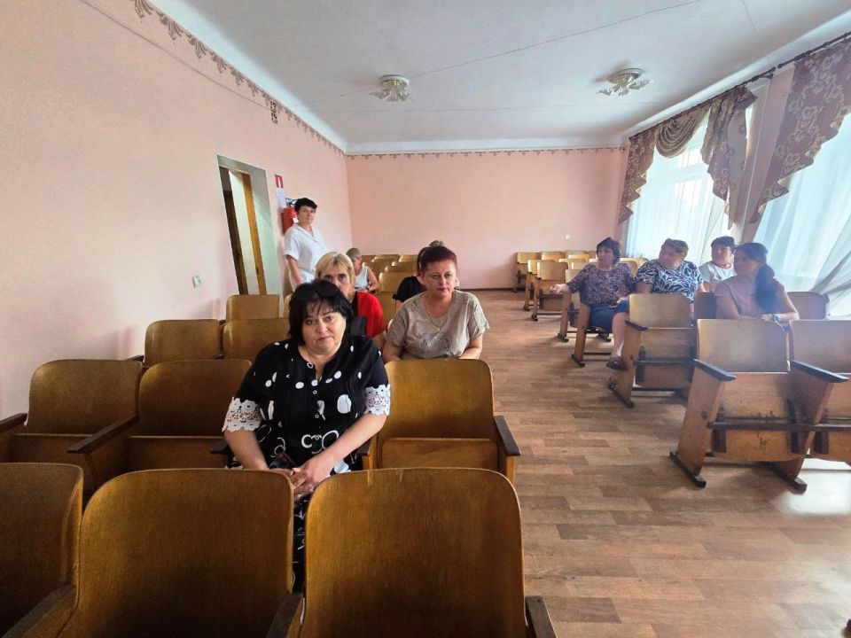 Во исполнение поручения Главы Донецкой Народной Республики Дениса Владимировича Пушилина о постоянном диалоге с населением, сегодня, глава муниципального образования городского округа Дебальцево Сергей Желновач совместно с... Во исполнение поручения Главы Донецкой Народной Республики Дениса Владимировича Пушилина о постоянном диалоге с населением, сегодня, глава муниципального образования городского округа Дебальцево Сергей Желновач совместно с...