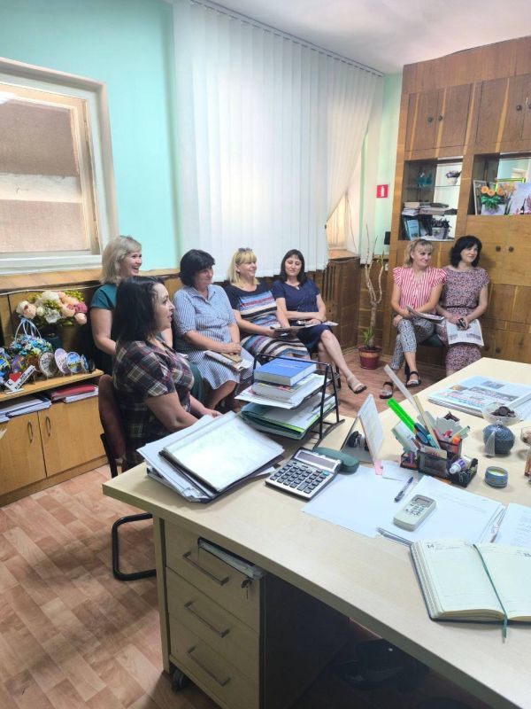 Встреча с коллективом. 23 июля заместитель главы администрации городского округа Иловайск Кочетова Елена Леонидовна пообщалась с сотрудниками железнодорожного вокзала Встреча с коллективом. 23 июля заместитель главы администрации городского округа Иловайск Кочетова Елена Леонидовна пообщалась с сотрудниками железнодорожного вокзала