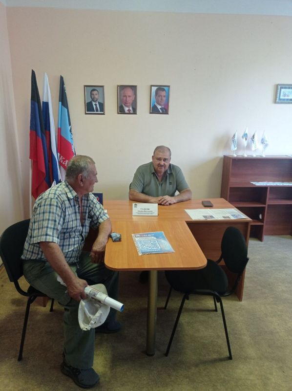 Сегодня, 23 июля, в общественной приемной партии "Единая Россия" Ленинского района города Донецка депутат Донецкого Городского Совета ДНР Евгений Селютин провел прием граждан Сегодня, 23 июля, в общественной приемной партии "Единая Россия" Ленинского района города Донецка депутат Донецкого Городского Совета ДНР Евгений Селютин провел прием граждан