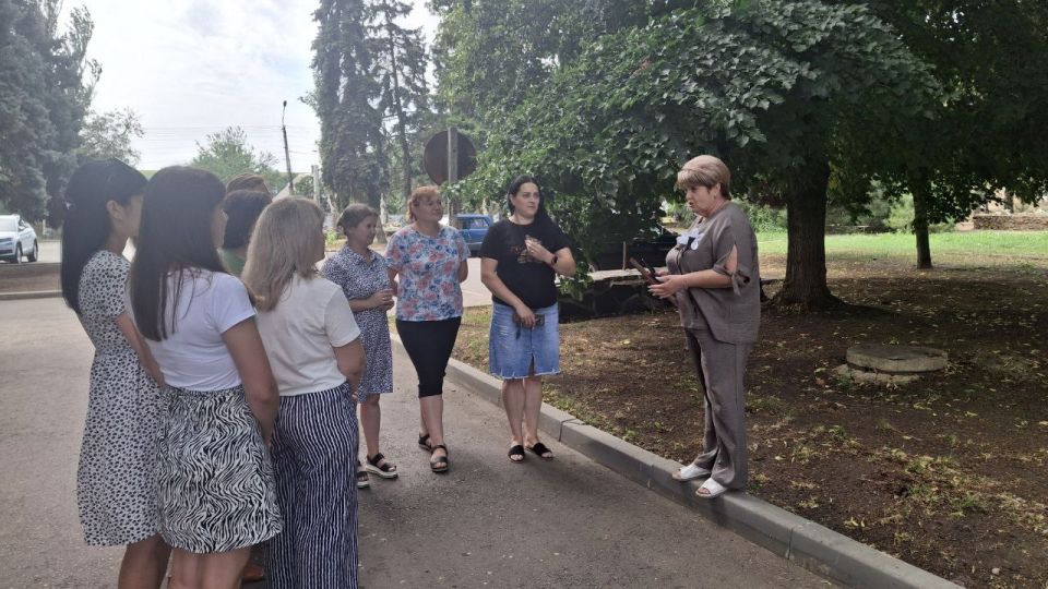 Сегодня встречу с жителями поселка Тельманово провела депутат Тельмановского муниципального совета Галина Коссе Сегодня встречу с жителями поселка Тельманово провела депутат Тельмановского муниципального совета Галина Коссе