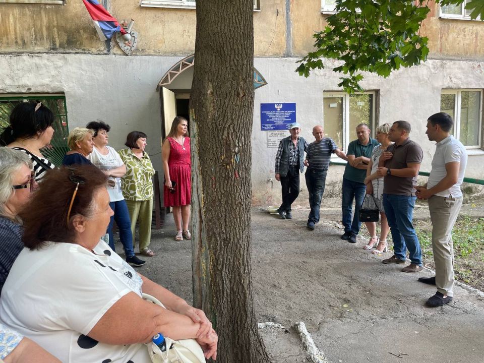 Денис Машков: По поручению Дениса Владимировича Пушилина, 22 июля в Ворошиловском внутригородском районе города Донецка состоялась встреча с населением на подведомственной территории Денис Машков: По поручению Дениса Владимировича Пушилина, 22 июля в Ворошиловском внутригородском районе города Донецка состоялась встреча с населением на подведомственной территории