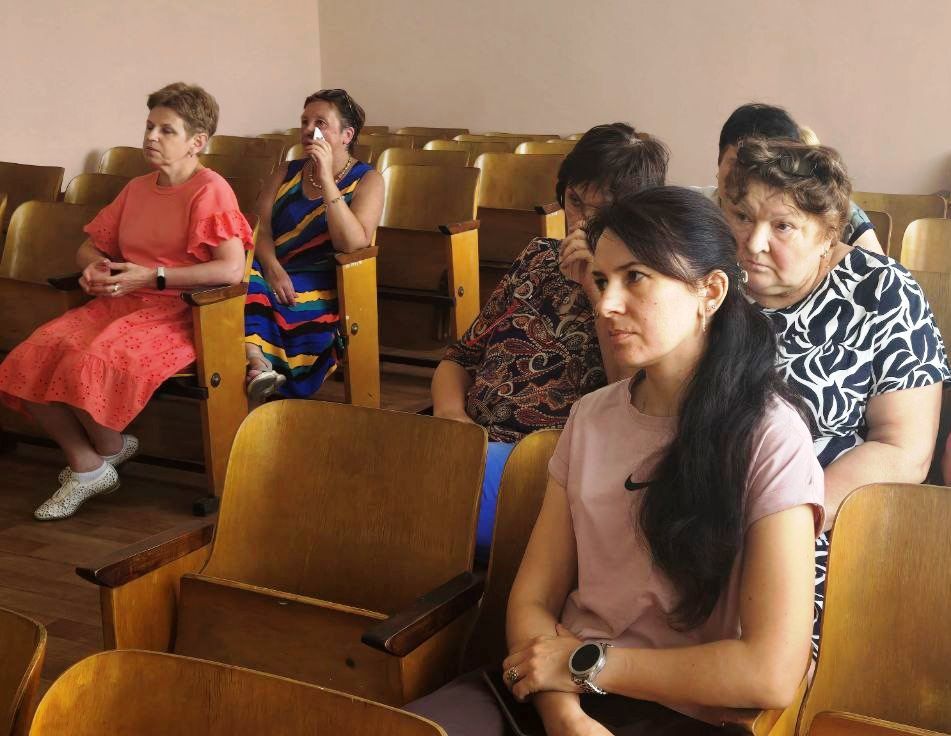 Во исполнение поручения Главы Донецкой Народной Республики Дениса Владимировича Пушилина о постоянном диалоге с населением, сегодня, глава муниципального образования городского округа Дебальцево Сергей Желновач совместно с... Во исполнение поручения Главы Донецкой Народной Республики Дениса Владимировича Пушилина о постоянном диалоге с населением, сегодня, глава муниципального образования городского округа Дебальцево Сергей Желновач совместно с...