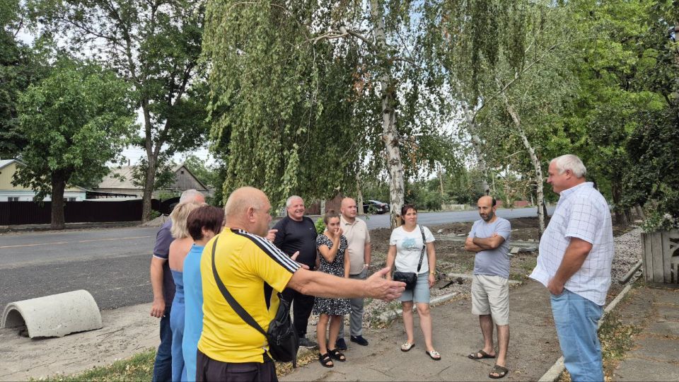 23 июля депутат Тельмановского муниципального совета Юрий Корюк провел встречу с жителями поселка Тельманово 23 июля депутат Тельмановского муниципального совета Юрий Корюк провел встречу с жителями поселка Тельманово