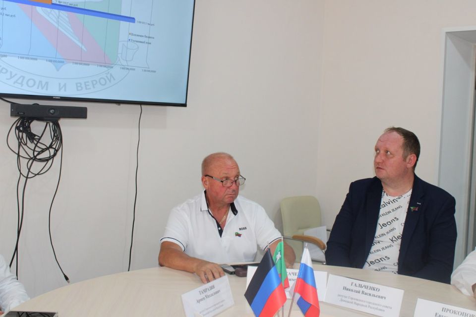Роман Конев: В среду, 23 июля 2025 года, провёл пятьдесят первое заседание Горловского городского совета Донецкой Народной Республики первого созыва Роман Конев: В среду, 23 июля 2025 года, провёл пятьдесят первое заседание Горловского городского совета Донецкой Народной Республики первого созыва
