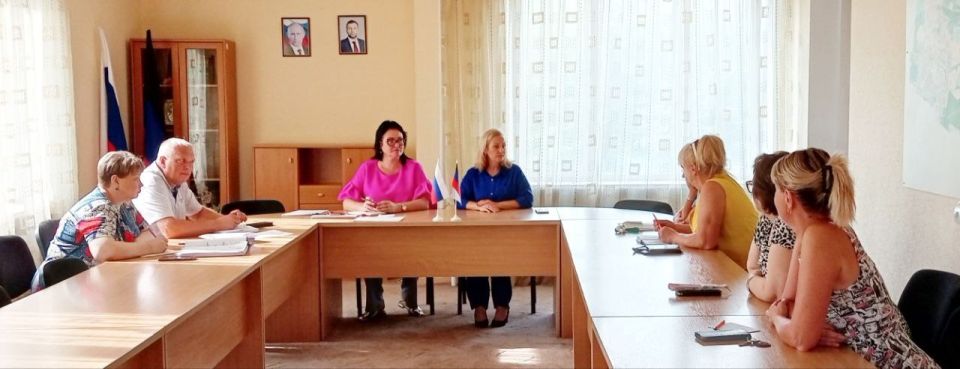 Наталья Бегуненко: Руководитель Управы Петровского внутригородского района Администрации городского округа Донецк Бегуненко Наталья Ивановна провела встречу, в которой приняли участие управляющий делами Управы района Мацан... Наталья Бегуненко: Руководитель Управы Петровского внутригородского района Администрации городского округа Донецк Бегуненко Наталья Ивановна провела встречу, в которой приняли участие управляющий делами Управы района Мацан...