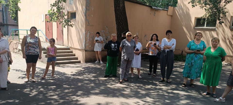 Валентина Харлашка: Сегодня, 23 июля, совместно с коллегами провела встречу с населением во дворе библиотеки им. А.С. Пушкина в Советском внутригородском районе Макеевки Валентина Харлашка: Сегодня, 23 июля, совместно с коллегами провела встречу с населением во дворе библиотеки им. А.С. Пушкина в Советском внутригородском районе Макеевки