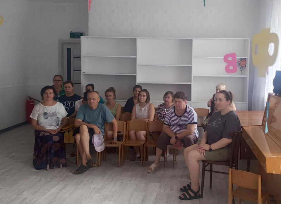 В Кировском состоялась встреча с работниками детского сада «Ладушка» В Кировском состоялась встреча с работниками детского сада «Ладушка»
