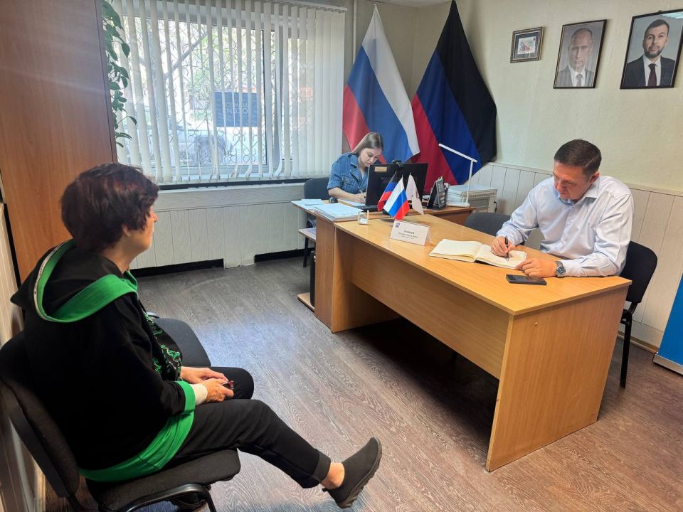 В общественной приёмной прошёл приём депутата городского совета В общественной приёмной прошёл приём депутата городского совета