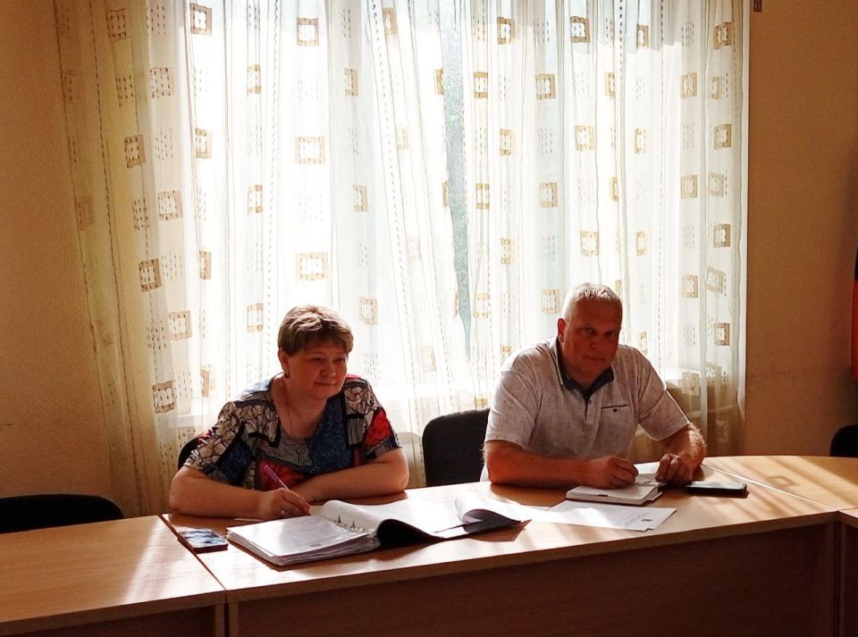 Наталья Бегуненко: Руководитель Управы Петровского внутригородского района Администрации городского округа Донецк Бегуненко Наталья Ивановна провела встречу, в которой приняли участие управляющий делами Управы района Мацан... Наталья Бегуненко: Руководитель Управы Петровского внутригородского района Администрации городского округа Донецк Бегуненко Наталья Ивановна провела встречу, в которой приняли участие управляющий делами Управы района Мацан...