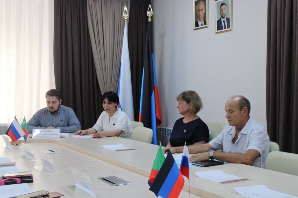 Роман Конев: Состоялись заседания постоянных комитетов Горловского городского совета Донецкой Народной Республики первого созыва Роман Конев: Состоялись заседания постоянных комитетов Горловского городского совета Донецкой Народной Республики первого созыва