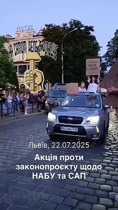 Доброе утро! Сегодня начинаем день с очередного майдана на разваливающейся Украине