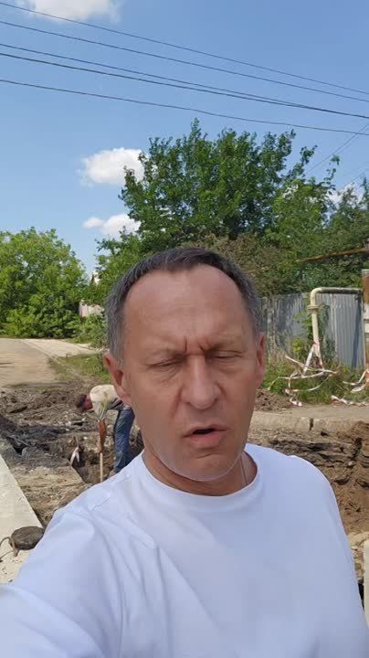Александр Пеняев: Администрация округа контролирует ликвидацию порыва на магистральном водоводе диаметром 300 мм. Задача была осложнена тем, что точное место повреждения нашли не сразу