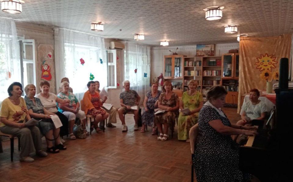 Валентин Левченко: В Центре социального обслуживания населения Киевского района г.Донецка, в рамках проекта «Старшее поколение», прошли мастер – классы по вокалу и актерскому мастерству Валентин Левченко: В Центре социального обслуживания населения Киевского района г.Донецка, в рамках проекта «Старшее поколение», прошли мастер – классы по вокалу и актерскому мастерству