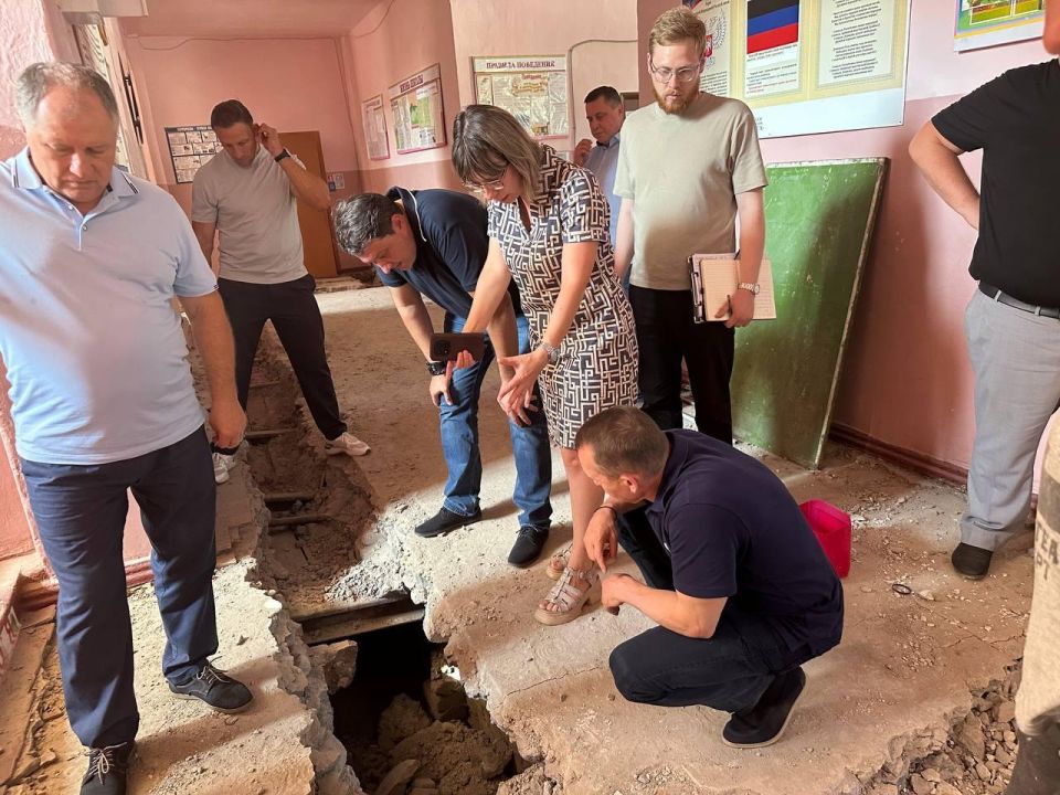 Ленобласть продолжает работы по благоустройству в Енакиевской школе-интернате № 2 Ленобласть продолжает работы по благоустройству в Енакиевской школе-интернате № 2