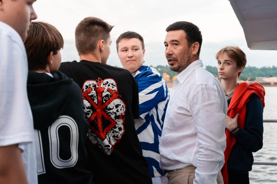 Участники «Университетских смен» из ДНР прокатились на пароходе по реке Кама Участники «Университетских смен» из ДНР прокатились на пароходе по реке Кама