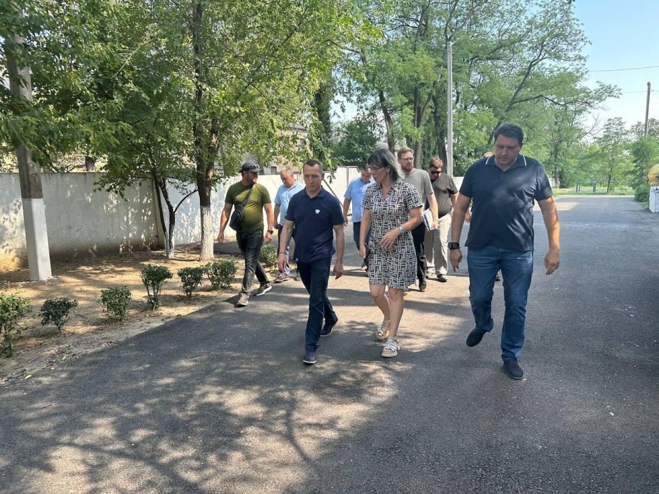 Ленобласть продолжает работы по благоустройству в Енакиевской школе-интернате № 2 Ленобласть продолжает работы по благоустройству в Енакиевской школе-интернате № 2