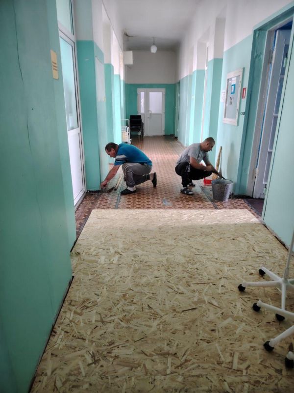 Благодаря строительным материалам из Владимирской области в больнице Кировского ремонтируют полы Благодаря строительным материалам из Владимирской области в больнице Кировского ремонтируют полы