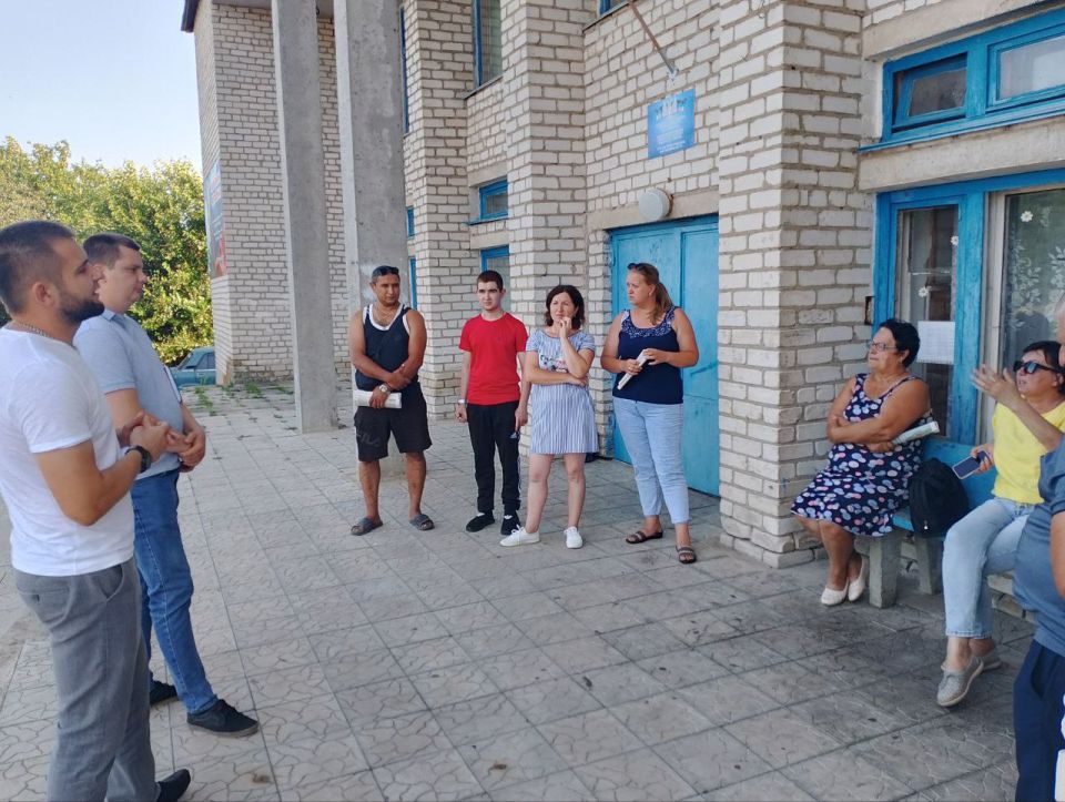 22 июля Председатель Тельмановского муниципального совета Дмитрий Липчанский совместно с и.о. Главы Администрации Тельмановского муниципального округа провели встречу с жителями с. Греково - Александровка 22 июля Председатель Тельмановского муниципального совета Дмитрий Липчанский совместно с и.о. Главы Администрации Тельмановского муниципального округа провели встречу с жителями с. Греково - Александровка