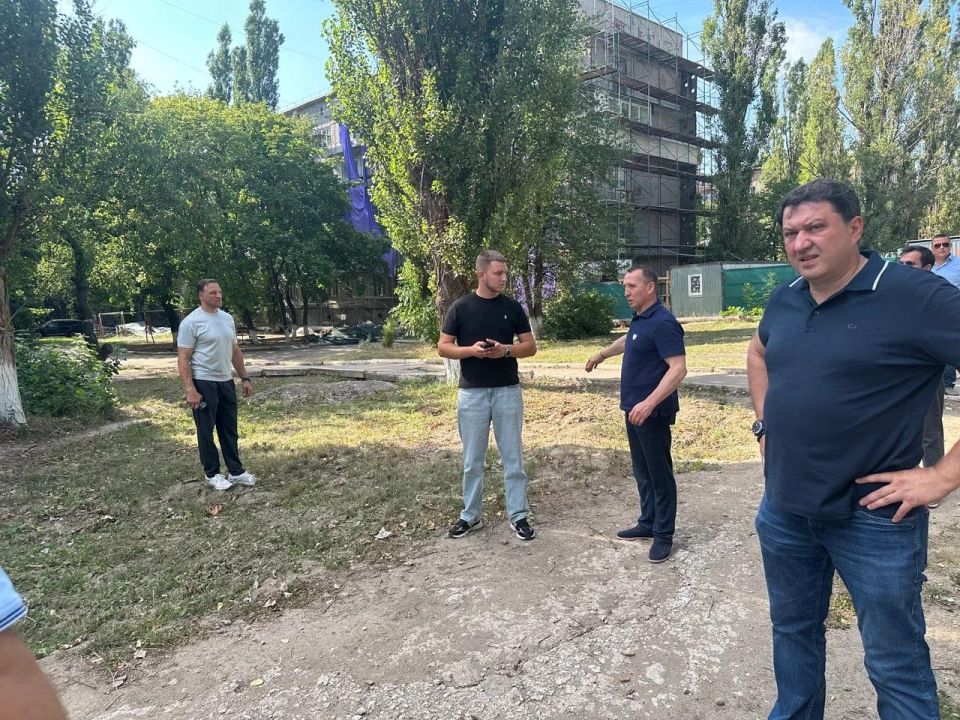 Ленобласть продолжает восстановление жилого дома в Енакиево Ленобласть продолжает восстановление жилого дома в Енакиево