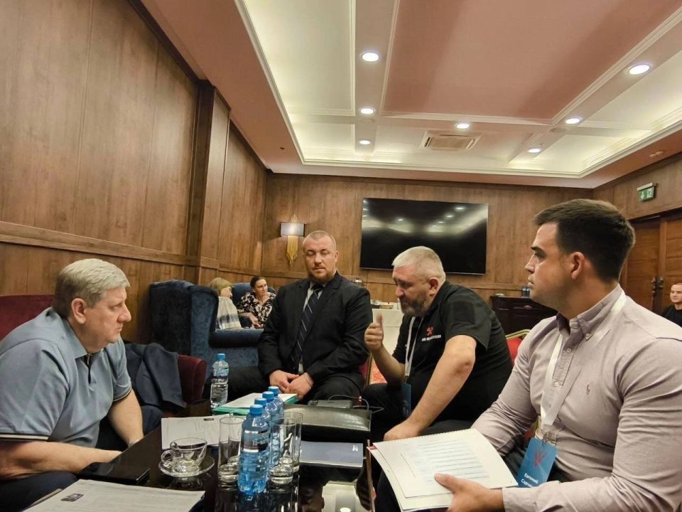 Опыт Правительства ДНР — ветеранам СВО: Андрей Чертков стал наставником для трех участников проекта «Донбасс. СВОи Герои» Опыт Правительства ДНР — ветеранам СВО: Андрей Чертков стал наставником для трех участников проекта «Донбасс. СВОи Герои»