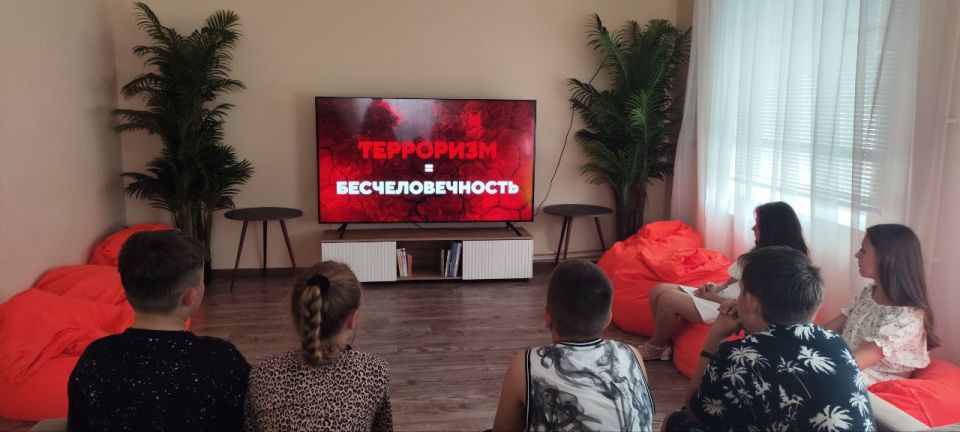 Работники МБУ "Центр культуры и досуга города Дебальцево" провели важную работу с детьми, направленную на профилактику экстремизма и терроризма Работники МБУ "Центр культуры и досуга города Дебальцево" провели важную работу с детьми, направленную на профилактику экстремизма и терроризма