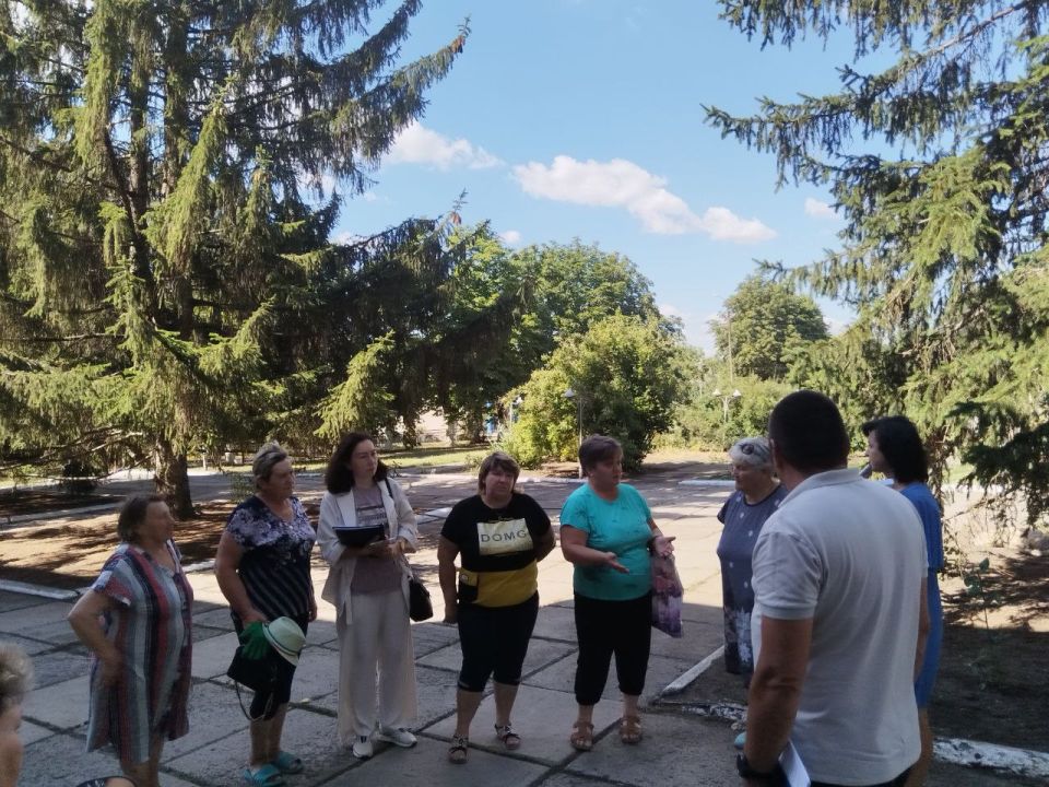 Сегодня заместитель главы Администрации Володарского муниципального округа Якименко А. В. провел встречу с жителями в поселке Малиновка Сегодня заместитель главы Администрации Володарского муниципального округа Якименко А. В. провел встречу с жителями в поселке Малиновка