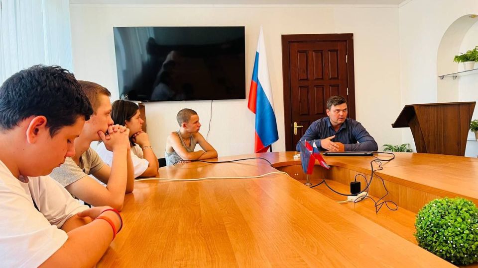 Встреча с Главой. Сегодня прошла долгожданная встреча с Врип Главы Чесноковым Артемом Валериевичем Встреча с Главой. Сегодня прошла долгожданная встреча с Врип Главы Чесноковым Артемом Валериевичем