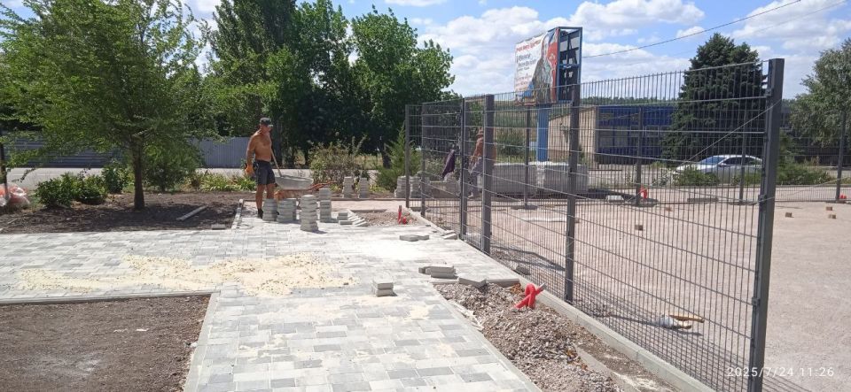 Продолжаются работы по благоустройству общественной территории в селе Первомайское в рамках реализации федеральной программы "Формирования современной городской среды" Продолжаются работы по благоустройству общественной территории в селе Первомайское в рамках реализации федеральной программы "Формирования современной городской среды"