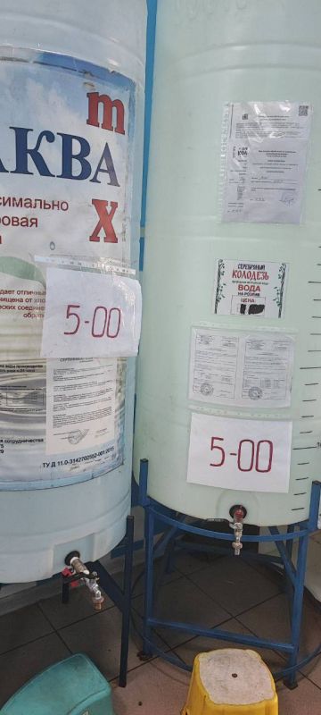 Сергей Скиданов: Сегодня с самого утра проверил часть торговых точек в Киевском районе на предмет выполнения поручения Главы ДНР об активизации работы по контролю за соблюдением цен на питьевую воду в пределах 3,50 рублей за... Сергей Скиданов: Сегодня с самого утра проверил часть торговых точек в Киевском районе на предмет выполнения поручения Главы ДНР об активизации работы по контролю за соблюдением цен на питьевую воду в пределах 3,50 рублей за...