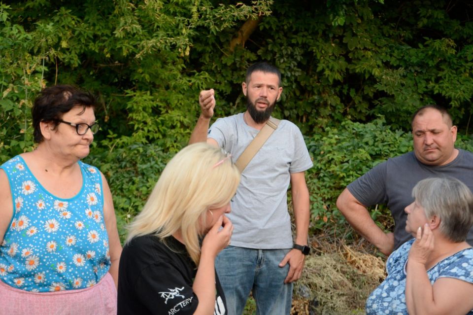 Заместитель Председателя Народного Совета ДНР Алексей Дорофеев провел сход жителей в Донецке Заместитель Председателя Народного Совета ДНР Алексей Дорофеев провел сход жителей в Донецке