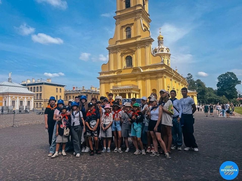 Дети из Енакиево побывали на экскурсии в рамках отдыха в лагере Ленобласти Дети из Енакиево побывали на экскурсии в рамках отдыха в лагере Ленобласти