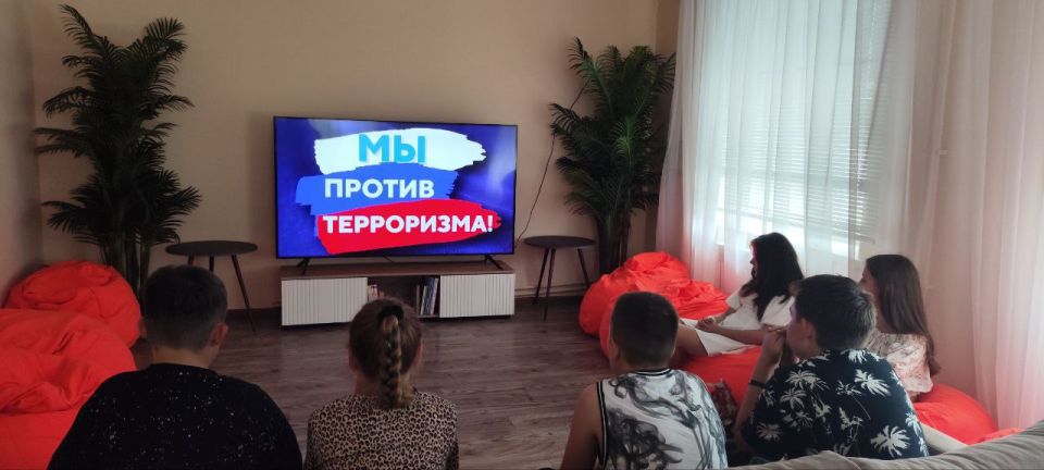 Работники МБУ "Центр культуры и досуга города Дебальцево" провели важную работу с детьми, направленную на профилактику экстремизма и терроризма Работники МБУ "Центр культуры и досуга города Дебальцево" провели важную работу с детьми, направленную на профилактику экстремизма и терроризма