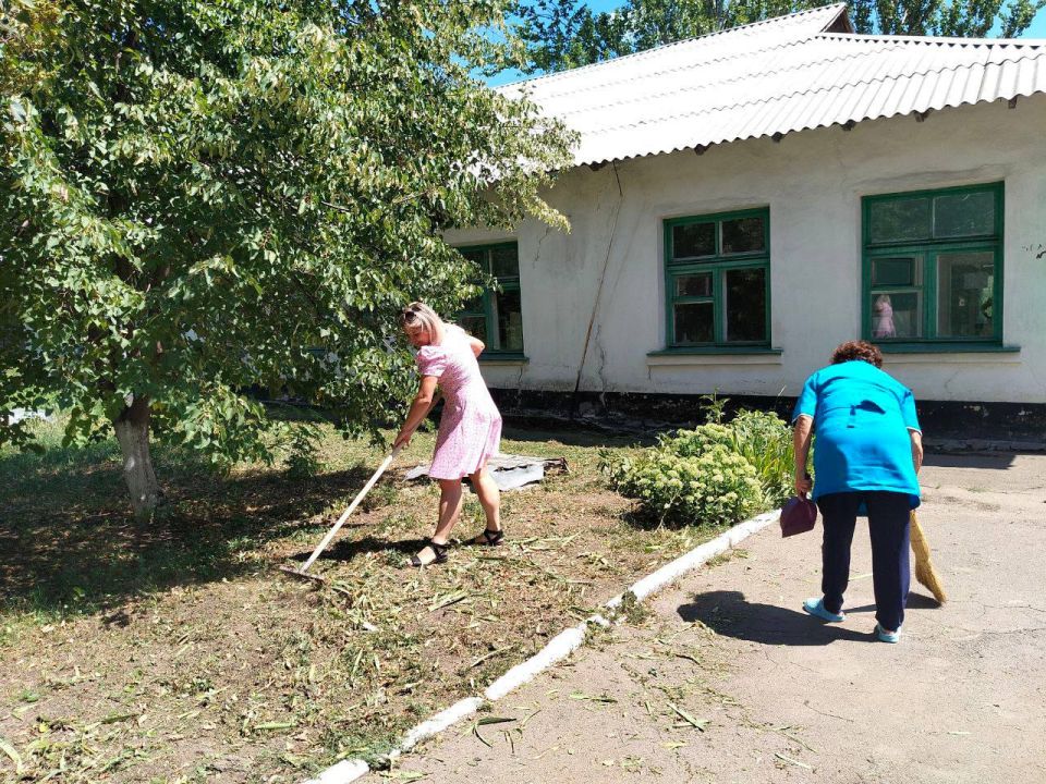 В рамках партпроекта Единой России «Чистая страна» активисты партии в Снежном провели субботник В рамках партпроекта Единой России «Чистая страна» активисты партии в Снежном провели субботник