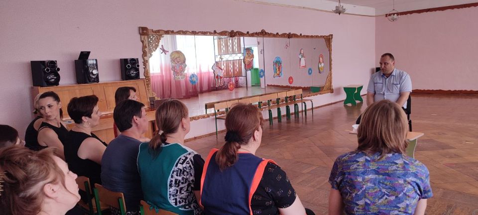 Встреча с трудовым коллективом Встреча с трудовым коллективом